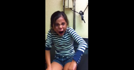 小女生被打疫苗時的表情太誇張了